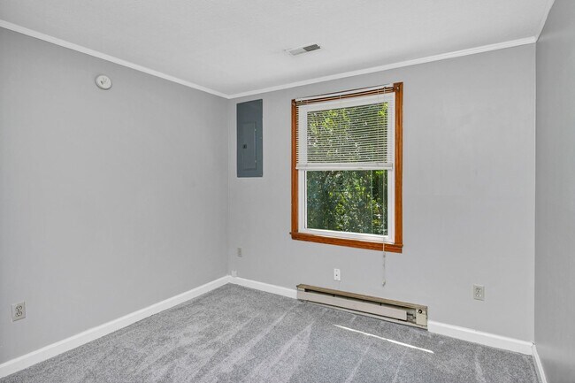 Building Photo - Just 8 Minutes from USC – Charming 2 Bedroom Home with Covered Front Porch!