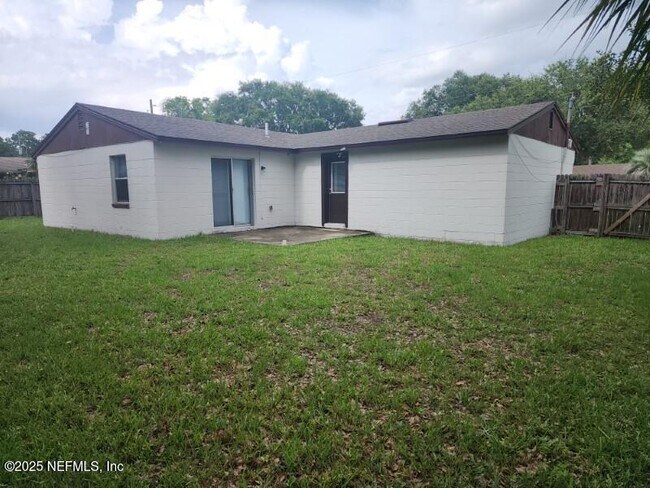 Building Photo - 3058 Mangrove Ave