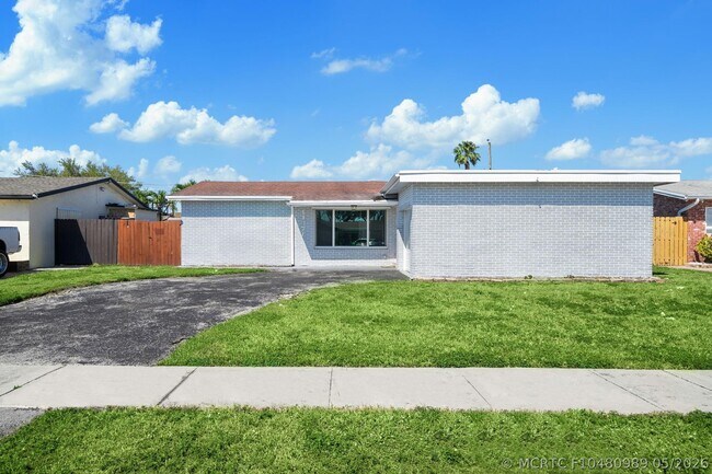 Building Photo - 11371 NW 40th Pl
