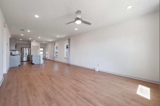 Building Photo - 10805 Meris Ln