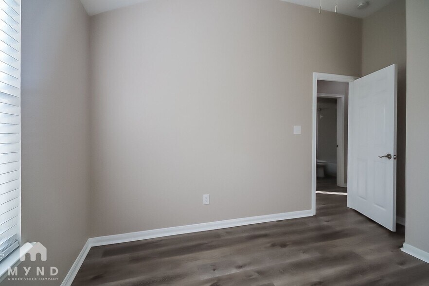 Building Photo - 8630 W Highlands Crossing