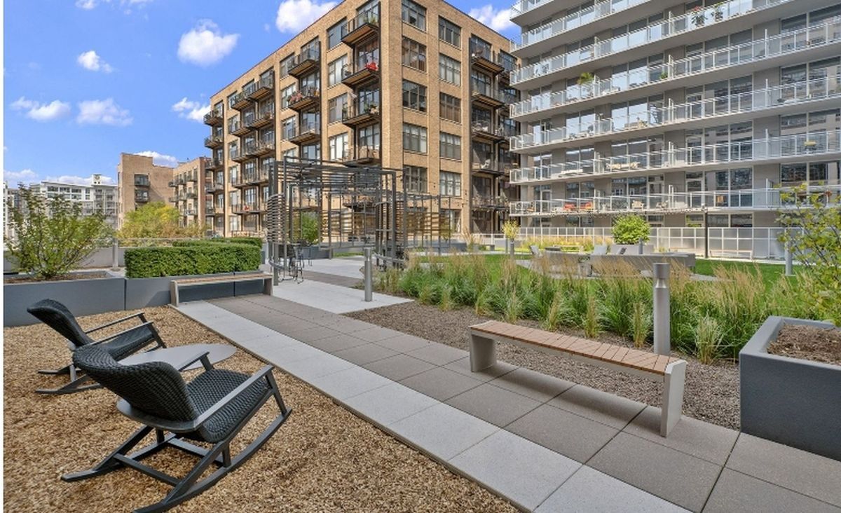 Building Photo - 601 W Jackson Blvd