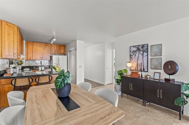 Building Photo - 2474 Kapiolani Blvd