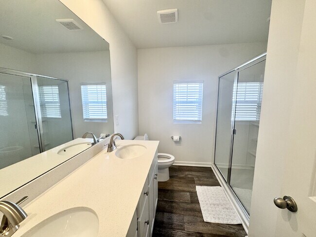 Building Photo - Brand new townhome - Perfect for students or families