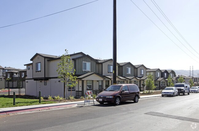 Building Photo - Schapiro Knolls