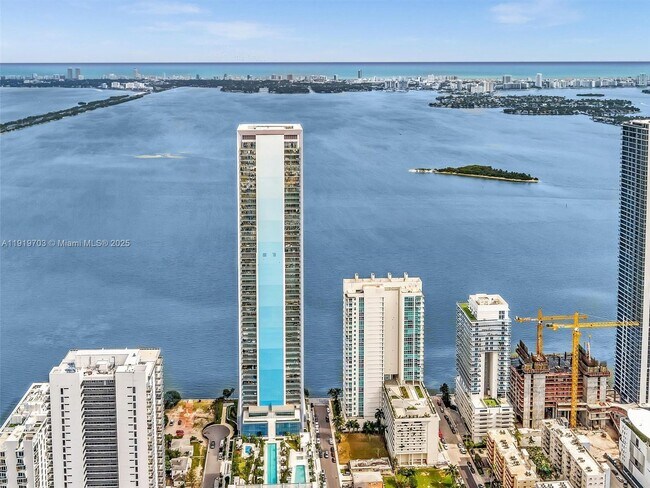 Building Photo - 700 NE 26th Terrace