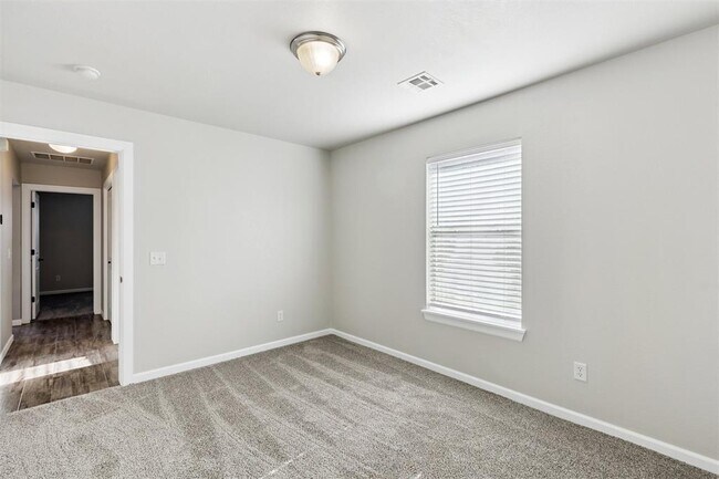 Building Photo - 824 Hunter Pl