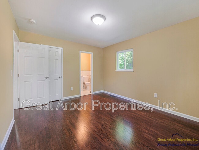 Building Photo - 3624 Maple Dr