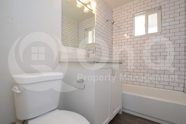 Building Photo - 1202 E Kaler Dr