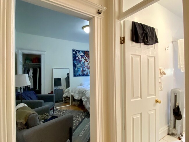 Building Photo - Nicely maintained, inexpensive studio in a...
