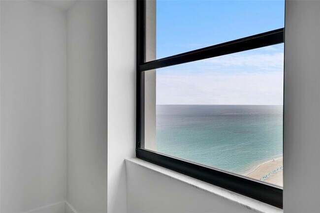 Building Photo - 2301 S Ocean Dr