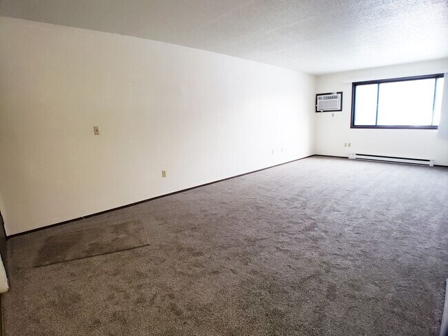 Building Photo - 1 Bedroom Apartment in Lonsdale Main Level