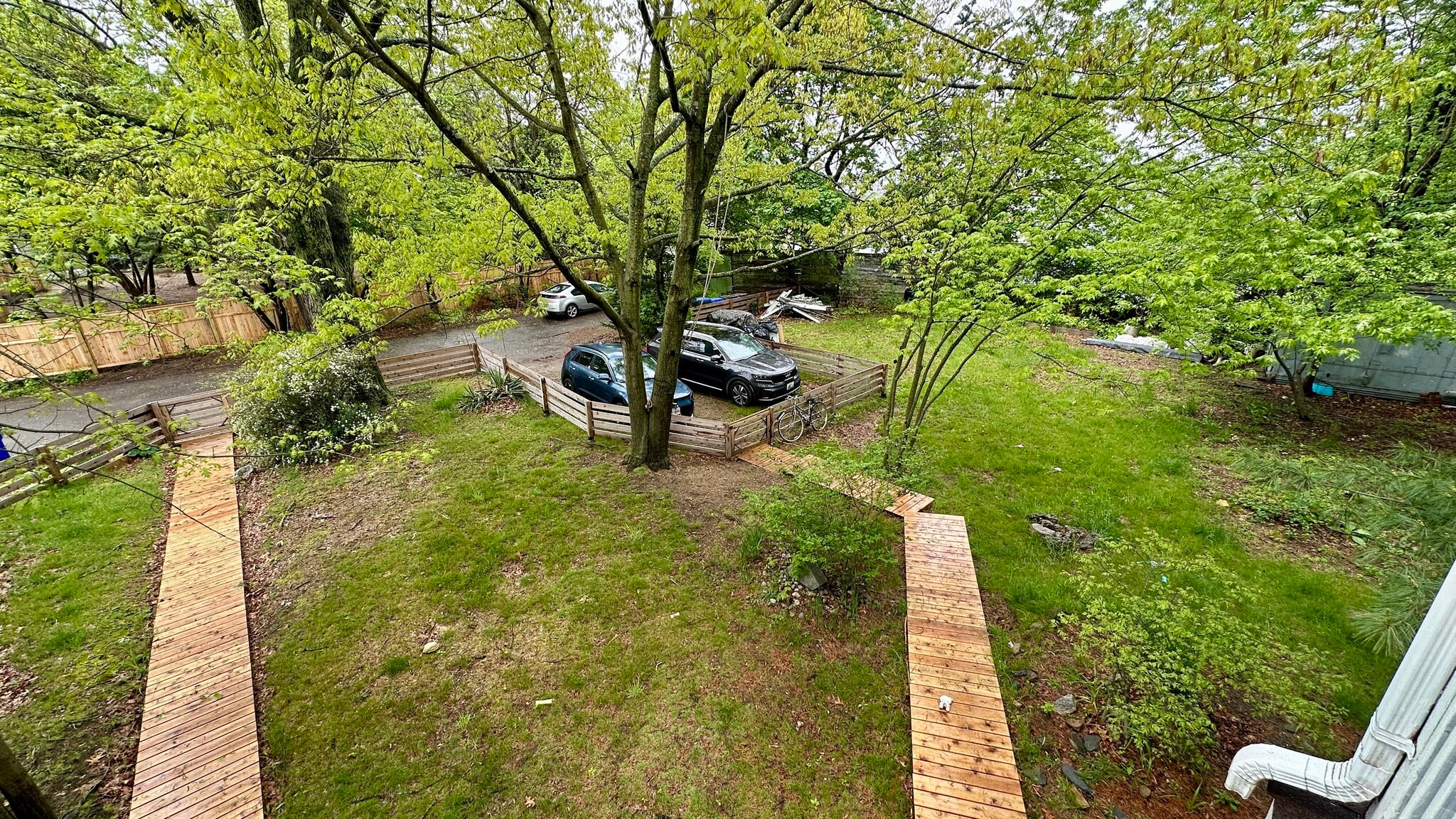 Fenced-in yard - 135 W Park St