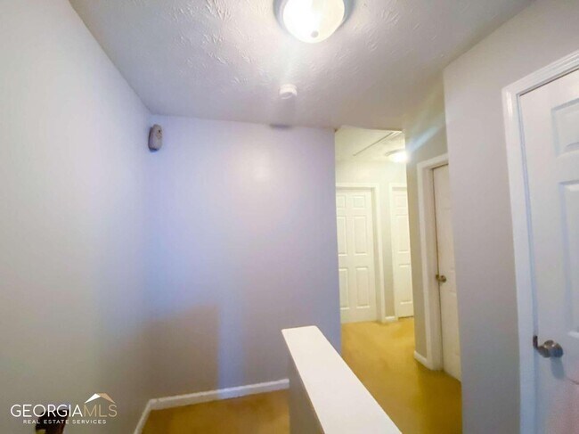Building Photo - 5553 Strathmoor Manor Cir