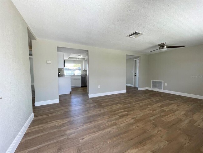 Building Photo - 7553 Cumber Dr
