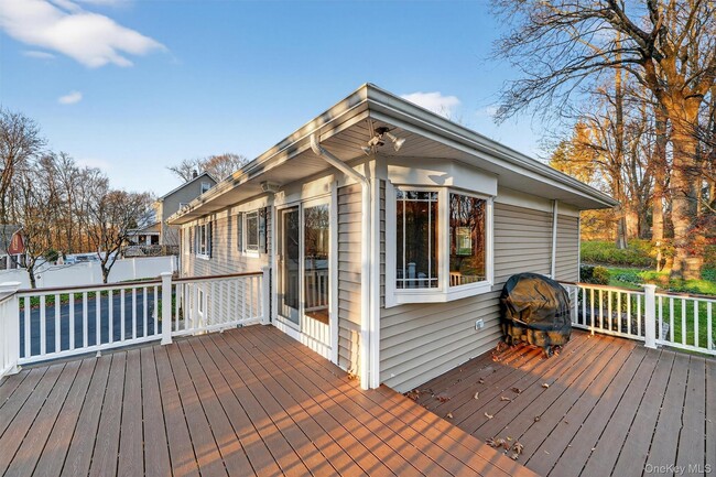 Building Photo - 350 Spring St