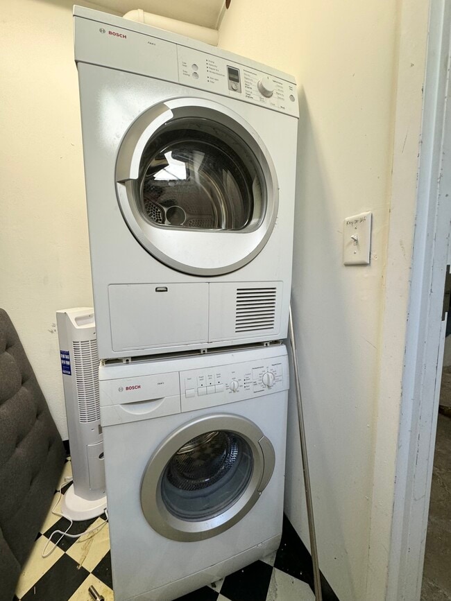 Building Photo - 4524 Broadway Blvd