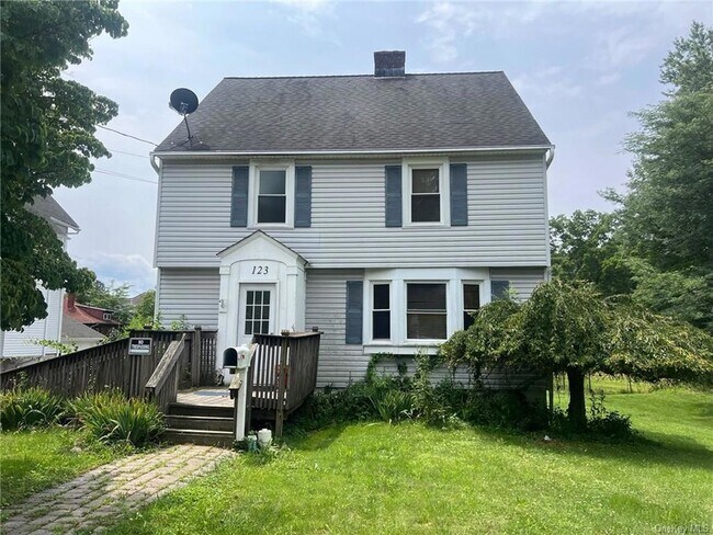 Primary Photo - 123 Monhagen Ave