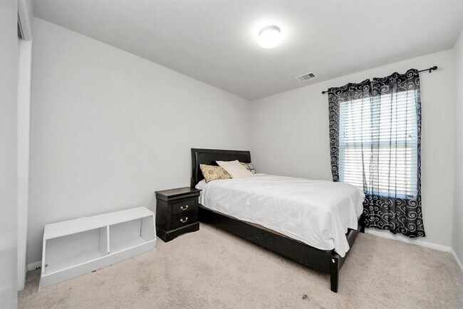 Building Photo - 2643 Ridgeback Dr