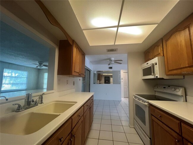 Building Photo - 8250 Lombra Ave