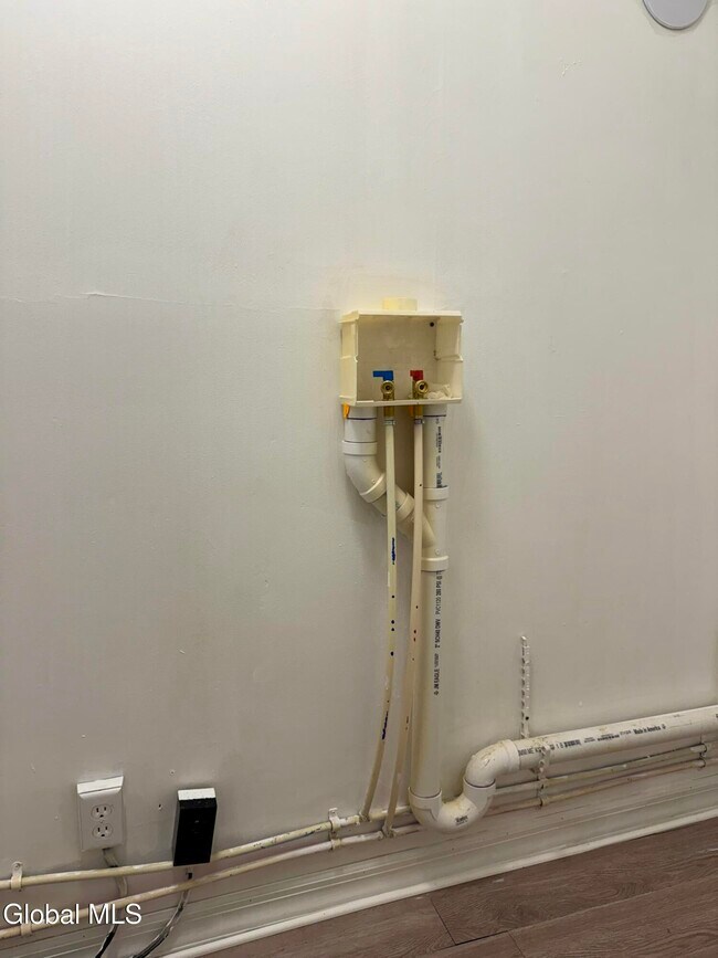 Building Photo - 290 2nd Ave