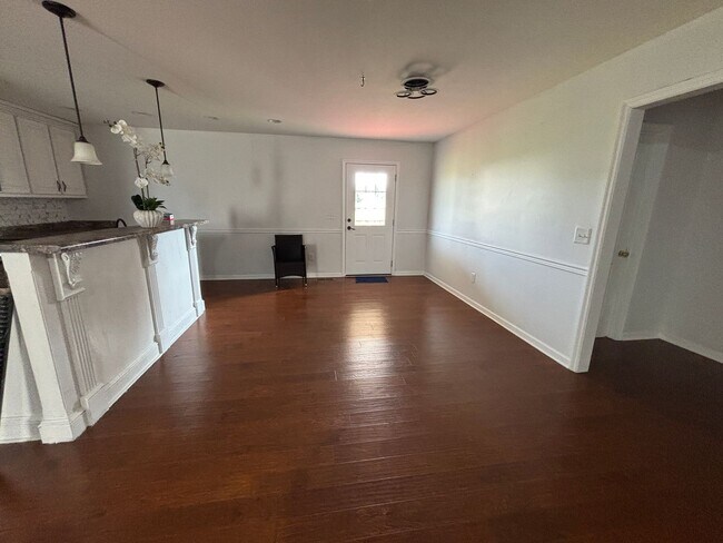 Building Photo - 155 Raspberry Dr