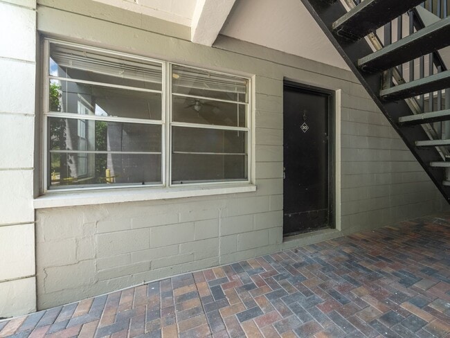 Building Photo - 5221 Bayshore Blvd