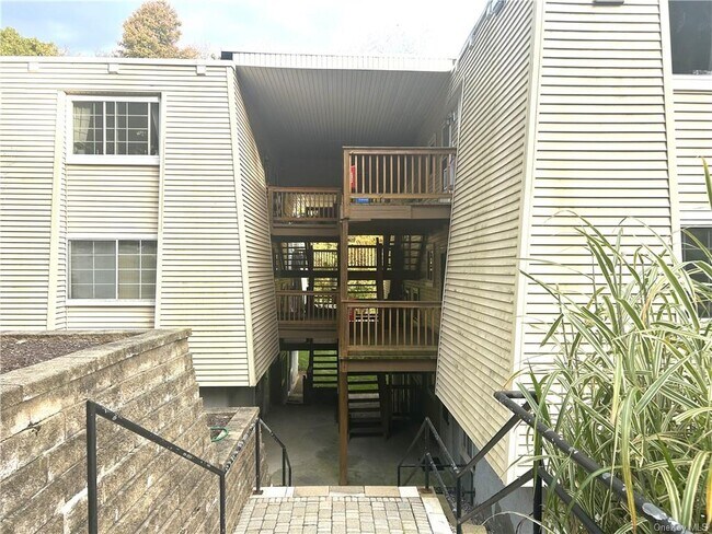 Building Photo - 417 Fox Run Ln