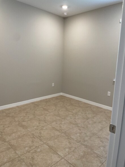 Building Photo - 7214 SW 57th St