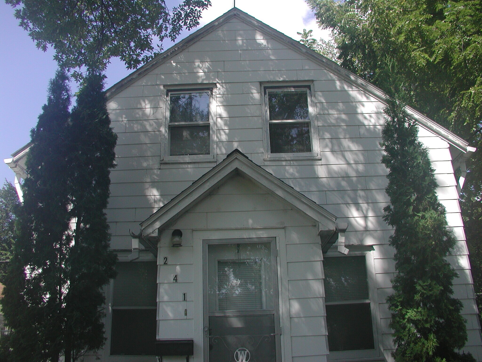 Building Photo - 241 E Ronning Ave