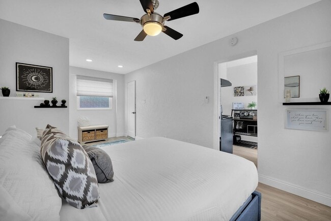 Building Photo - Furnished & Remodeled 1BR Guest House w/ Private Entry – Walk to Beach, Crown Point