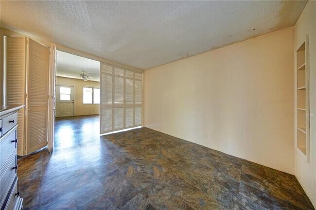 Building Photo - 2115 NE 42nd Ct