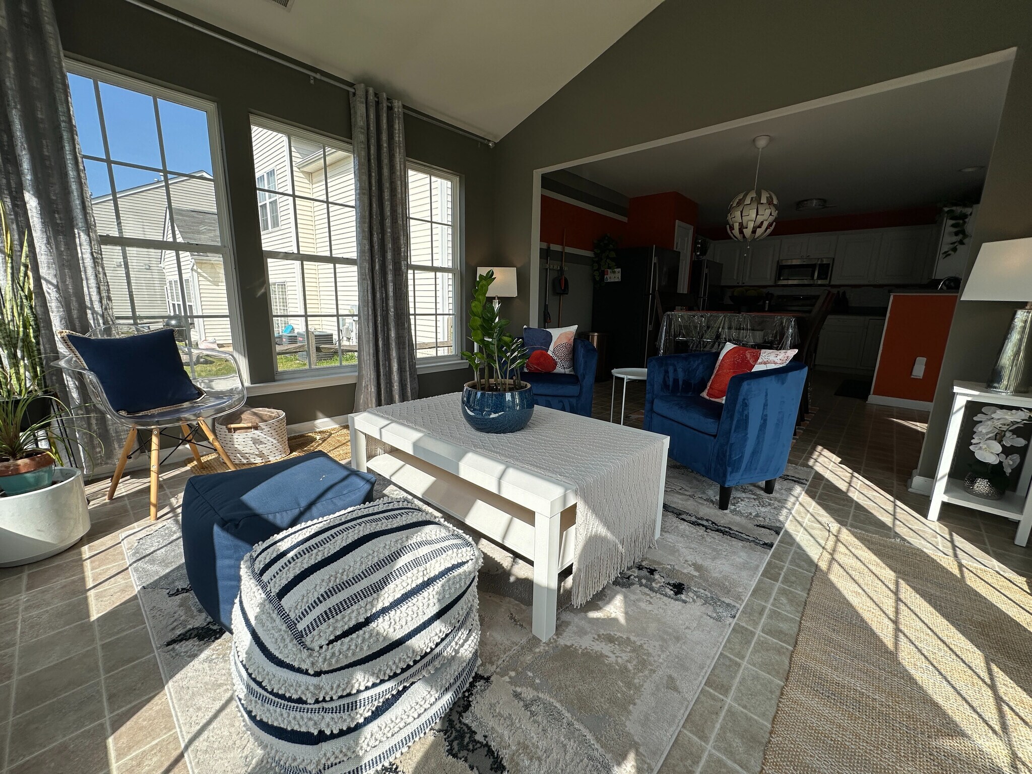 Building Photo - Room in House on Sunburst Ln