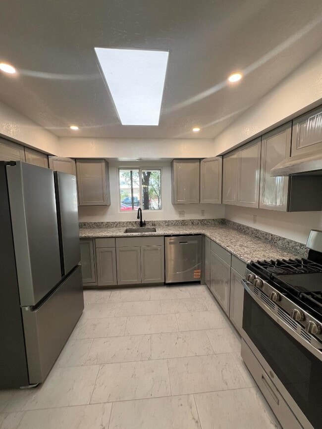 Building Photo - 11216 Baja Dr NE
