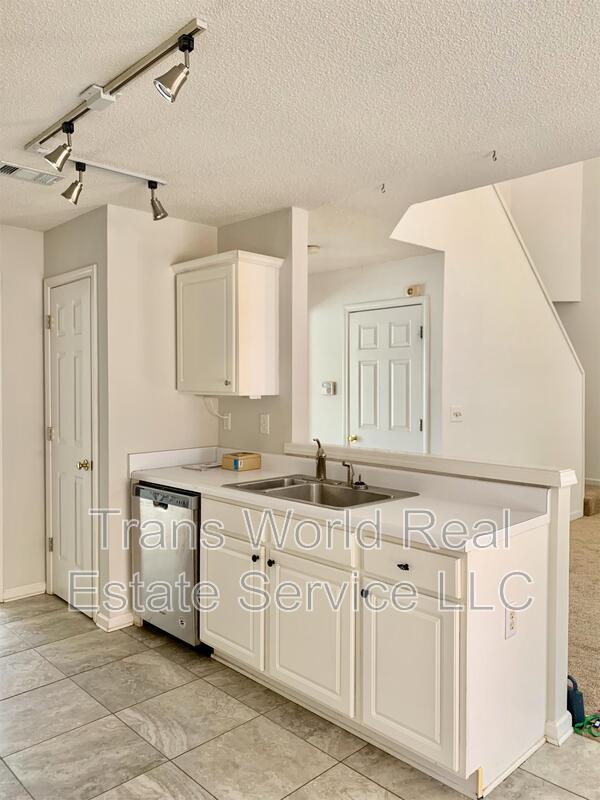 Building Photo - 485 Chippenham Ct