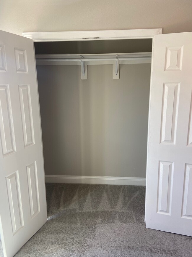 Building Photo - 5826 Sandhurst Ln