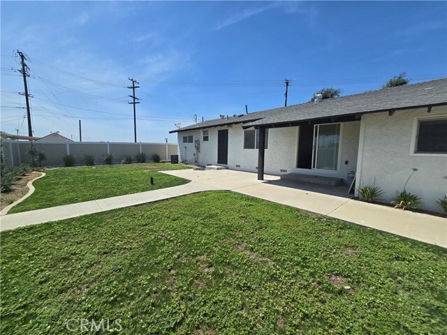 Building Photo - 876 River Dr