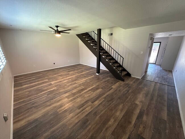 Building Photo - 2490 W Yowell Ct