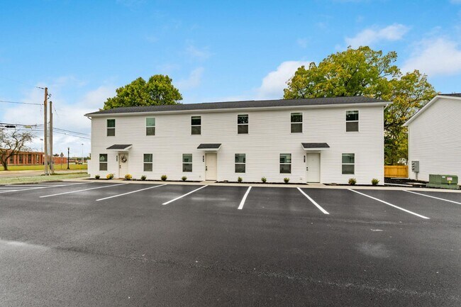 Building Photo - 382 N Franklin St