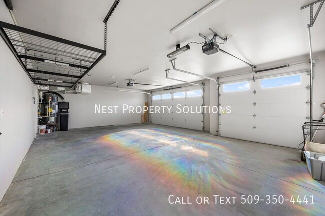 Building Photo - 909 5th Ave NE