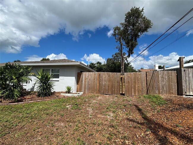 Building Photo - 640 San Salvador Dr