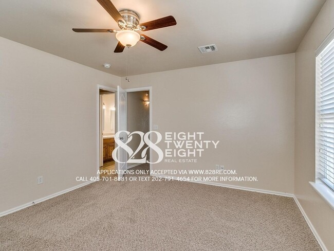 Building Photo - Spacious 2 Bed/1.5 Bath Norman Townhome Du...