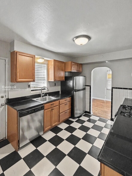 Building Photo - 6936 Melrose Ave