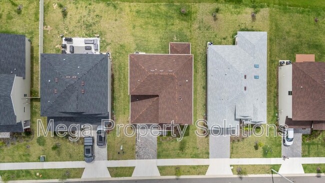 Building Photo - 12195 Stirrup Dr