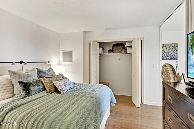 Building Photo - 743 Spinnakers Reach Dr