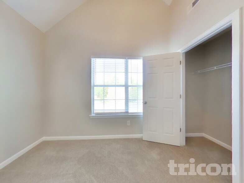 Building Photo - 660 Tipperary Rd