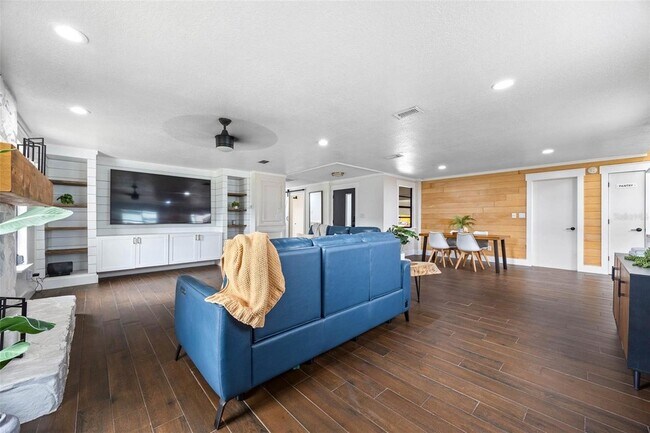 Building Photo - 12756 Poinsettia Ave
