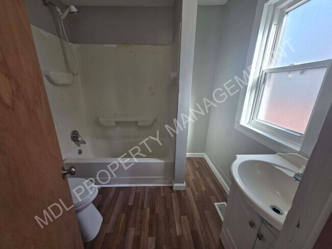 Building Photo - 3-Bedroom House in Saginaw