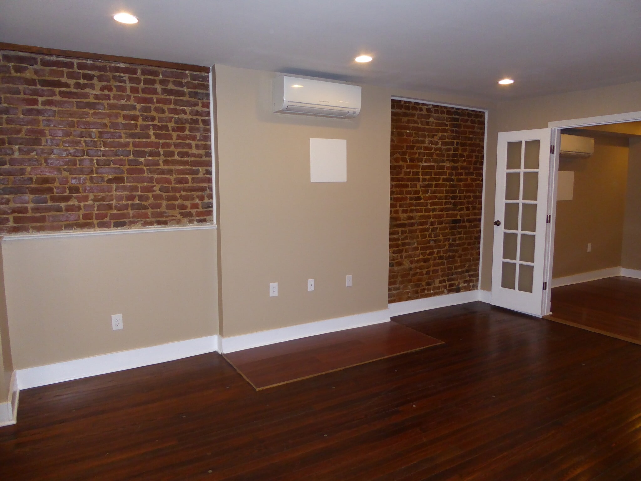 Building Photo - 106 9th St SE