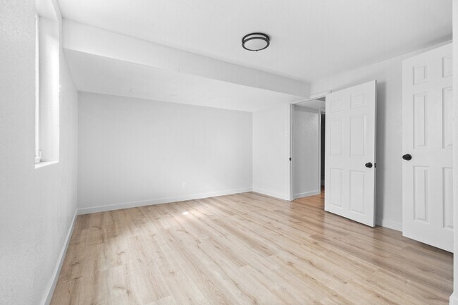 Building Photo - 2250 Billings St